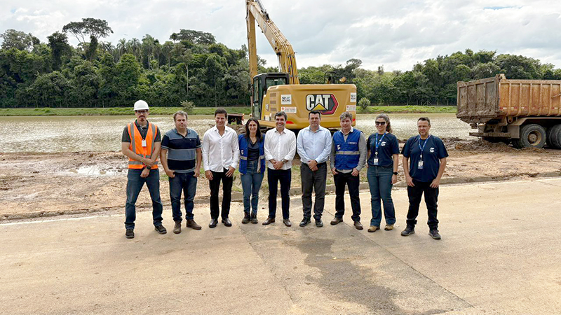 Leia mais sobre o artigo Deputado Rogério Nogueira acompanha desassoreamento de represa em Indaiatuba