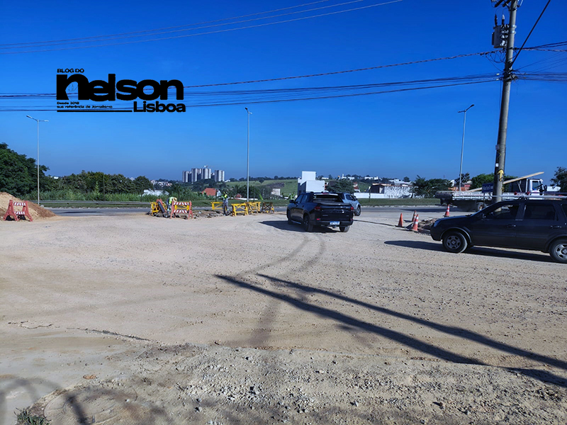 Leia mais sobre o artigo Reparos na Rua Israel entram na 3ª semana e trânsito segue complicado