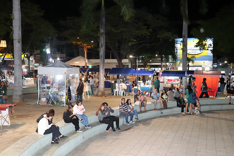 Feira noturna retorna à Praça XV em Salto no dia 8 e com novidades