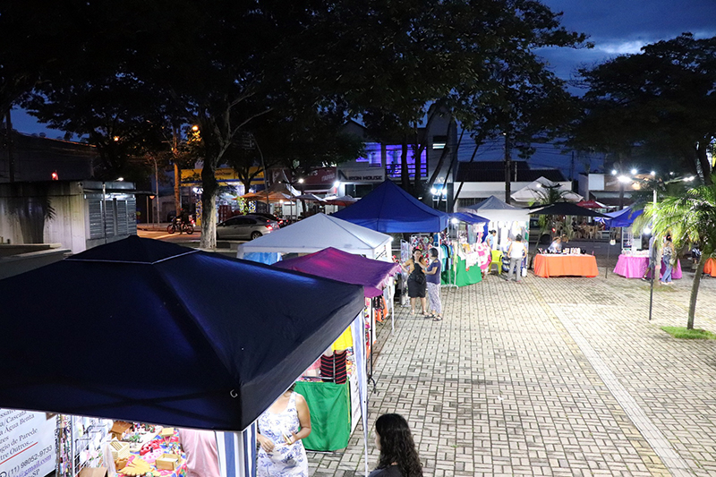 Feira noturna retorna à Praça XV em Salto no dia 8 e com novidades