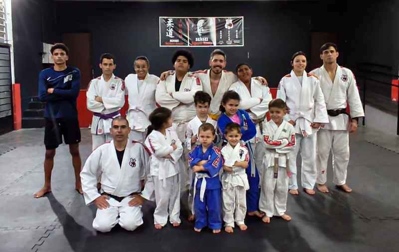 Victor veio participar de treino com alunos da escola Helbert Souza de Judô em Salto