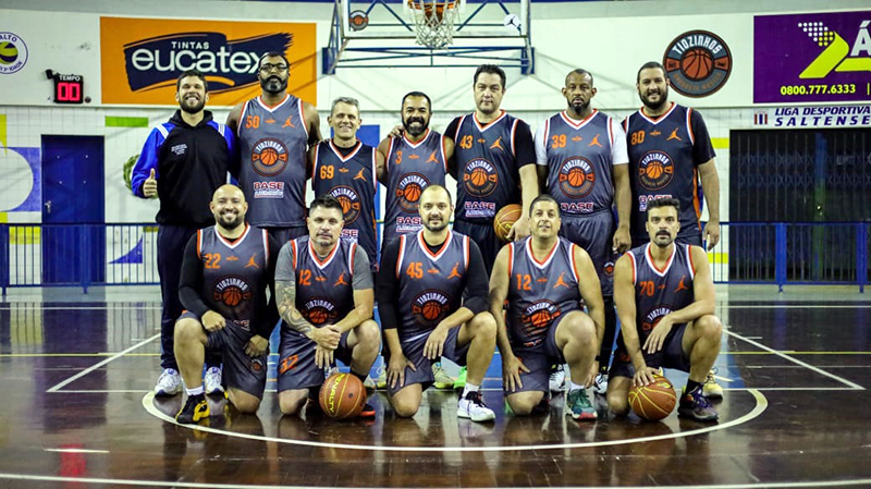 Atletas 35+ treinam às terças e quintas e formam a equipe Tiozinhos Basquete Master de Salto