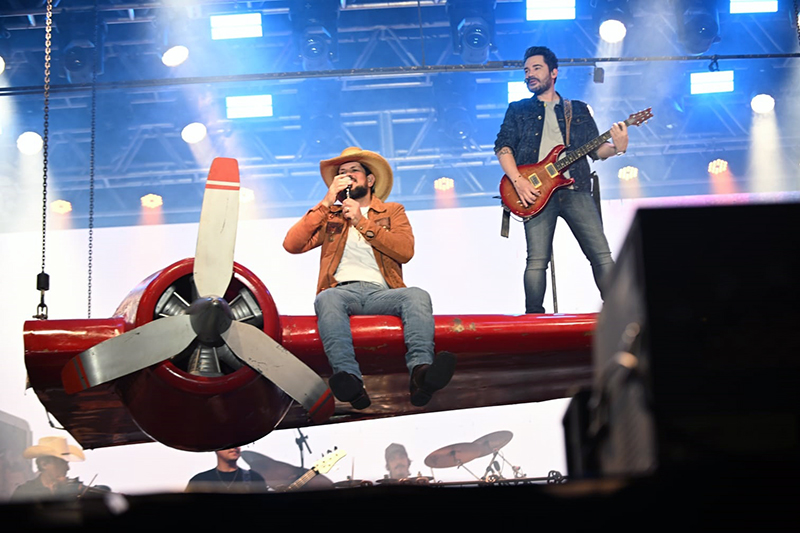 Festa AgroPorto tem público recorde no show da dupla Fernando e Sorocaba