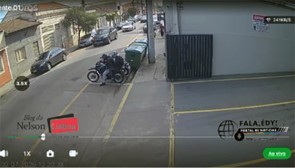 Furto de moto no centro de Salto impressiona pela velocidade dos bandidos