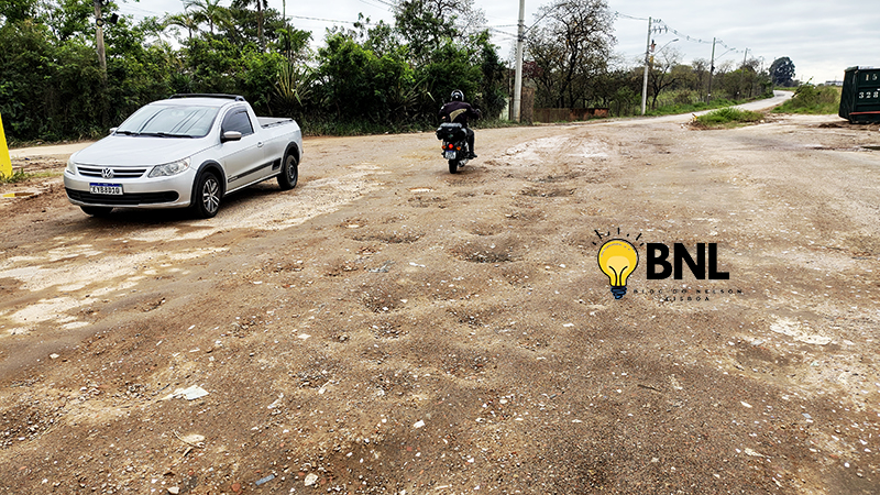 Após chuvas vias públicas de Salto estão tomadas de buracos e crateras