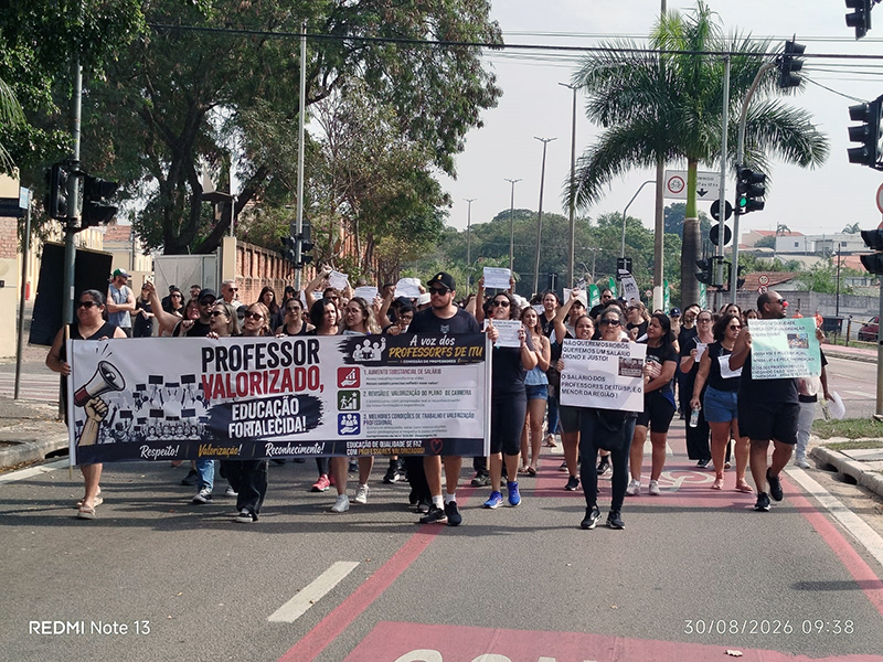 Professores fazem manifestação em Itu