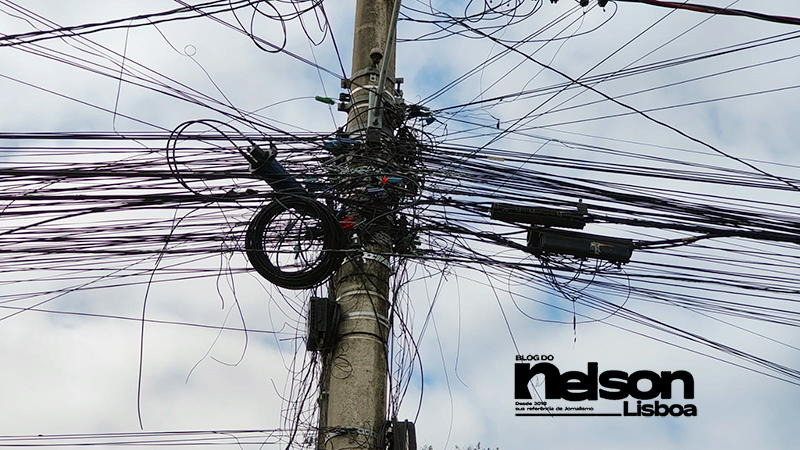 Leia mais sobre o artigo Limpeza de fios em postes do Jardim das Nações, em Salto, ainda não começou