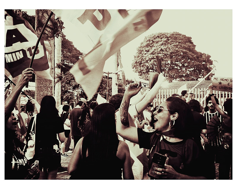 Leia mais sobre o artigo Jovem fotógrafo, do Jardim Marília em Salto, faz imagens impressionantes de ato no dia 17 com seu celular