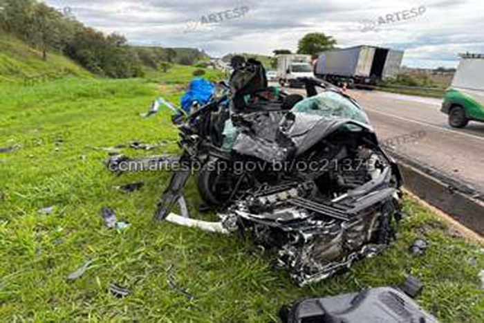 Acidente na SP-308 deixa motorista ferido em Elias Fausto