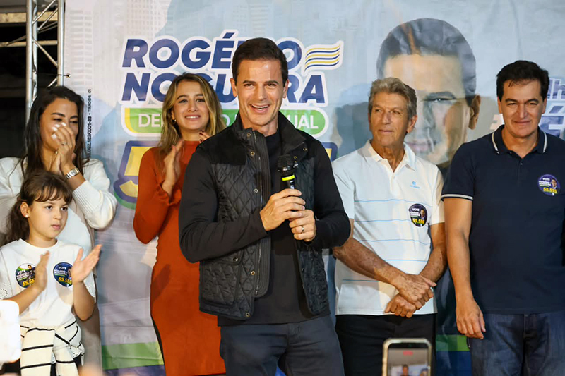Deputado Rogério comemorou a família e amigos a sua sétima eleição para deputado